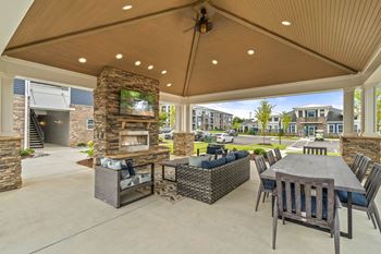 Outdoor pavilion at hawthorne at the glen in concord, nc
